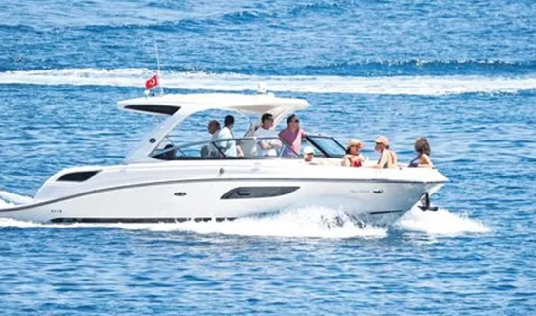 Bodrum'daki Cennet Koyu'nda hafta sonu bir hız teknesinde çekilen fotoğraf,