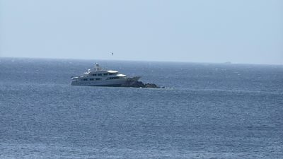 Muğla'nın Bodrum ilçesinde, kayalıklara çarpan 39 metre uzunluğundaki 'Monte Carlo'