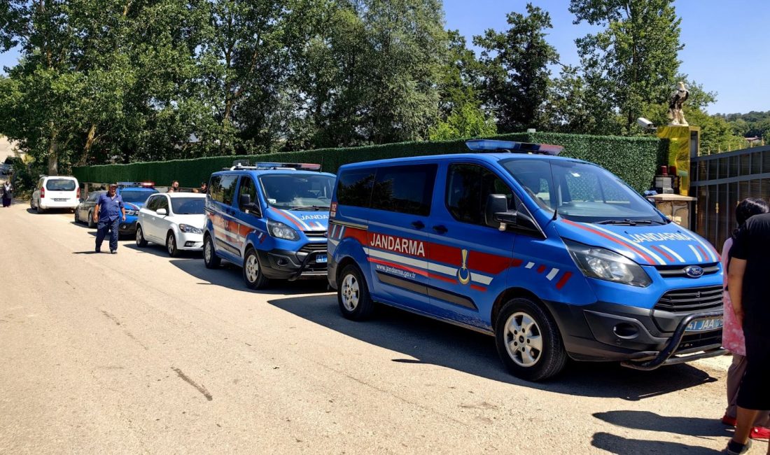 Kocaeli'nin İzmit ilçesinde boşanma evresinde olduğu öğrenilen bir bayan, meskeninde