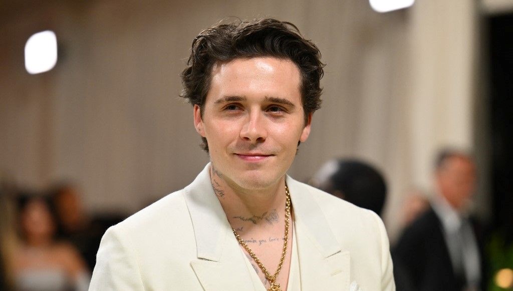 Babası David Beckham'ın 50. yaş kutlamalarına katılmayan Brooklyn Beckham, eşi