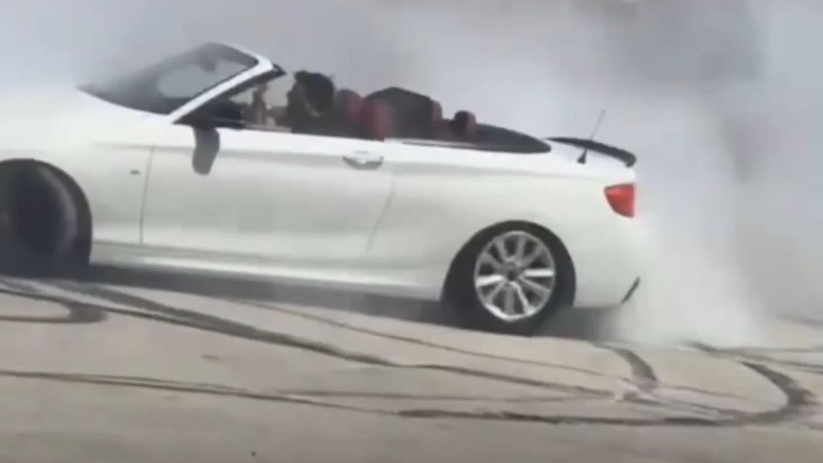 Burdur'da lüks arabasıyla cadde ortasında drift yaparak trafik güvenliğini tehlikeye