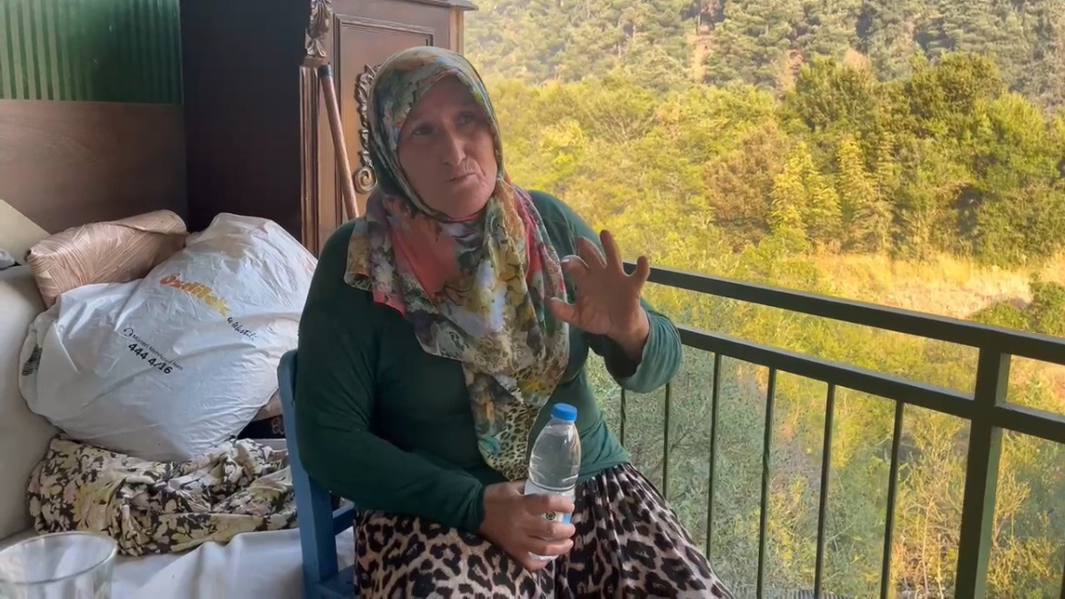 Gürsu ilçesinde çıkan yangına müdahale etmek isterken ortasında kalan bayan,