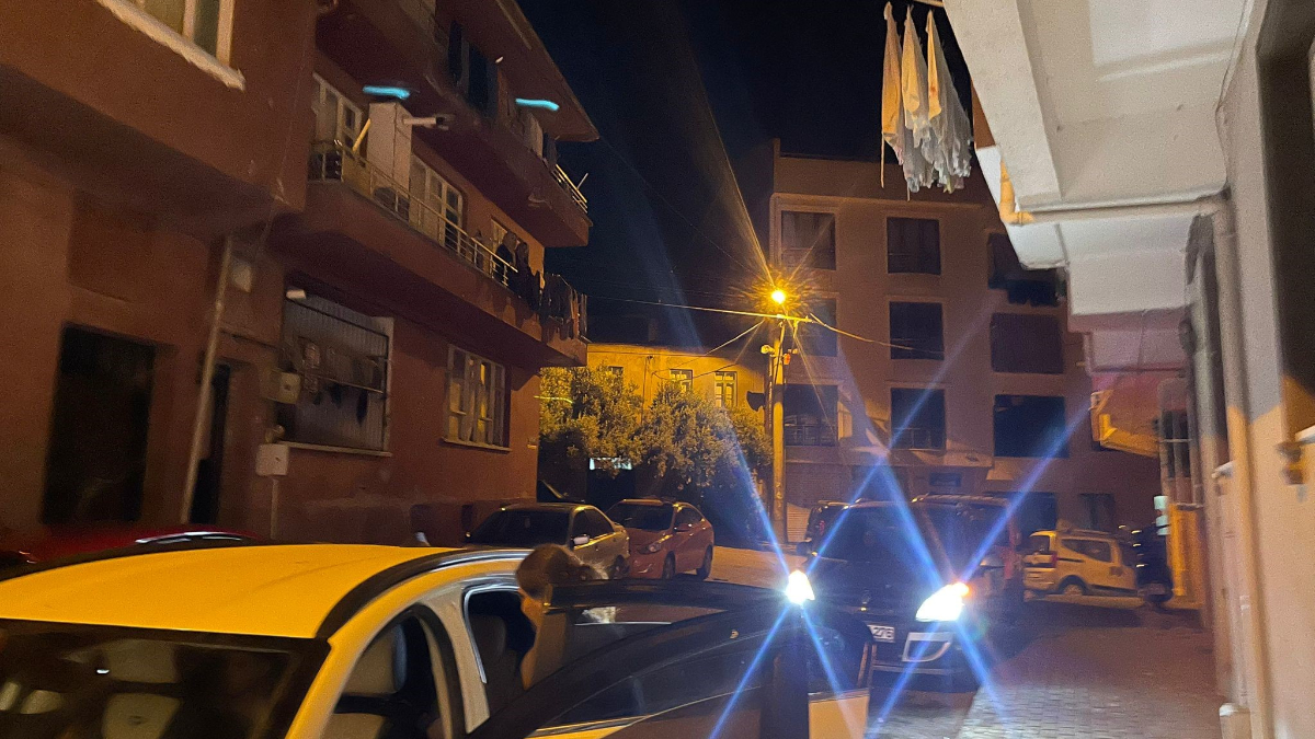 Orhangazi ilçesinde vatandaşlar üst üste yaşanan zelzelelerin akabinde paniğe kapılırken