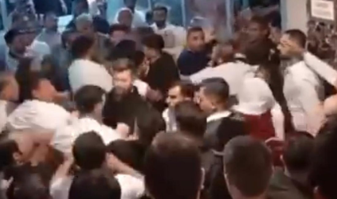 Bursa'da davetli aileler ortasında düğün salonunda çıkan tekme ve yumruklu