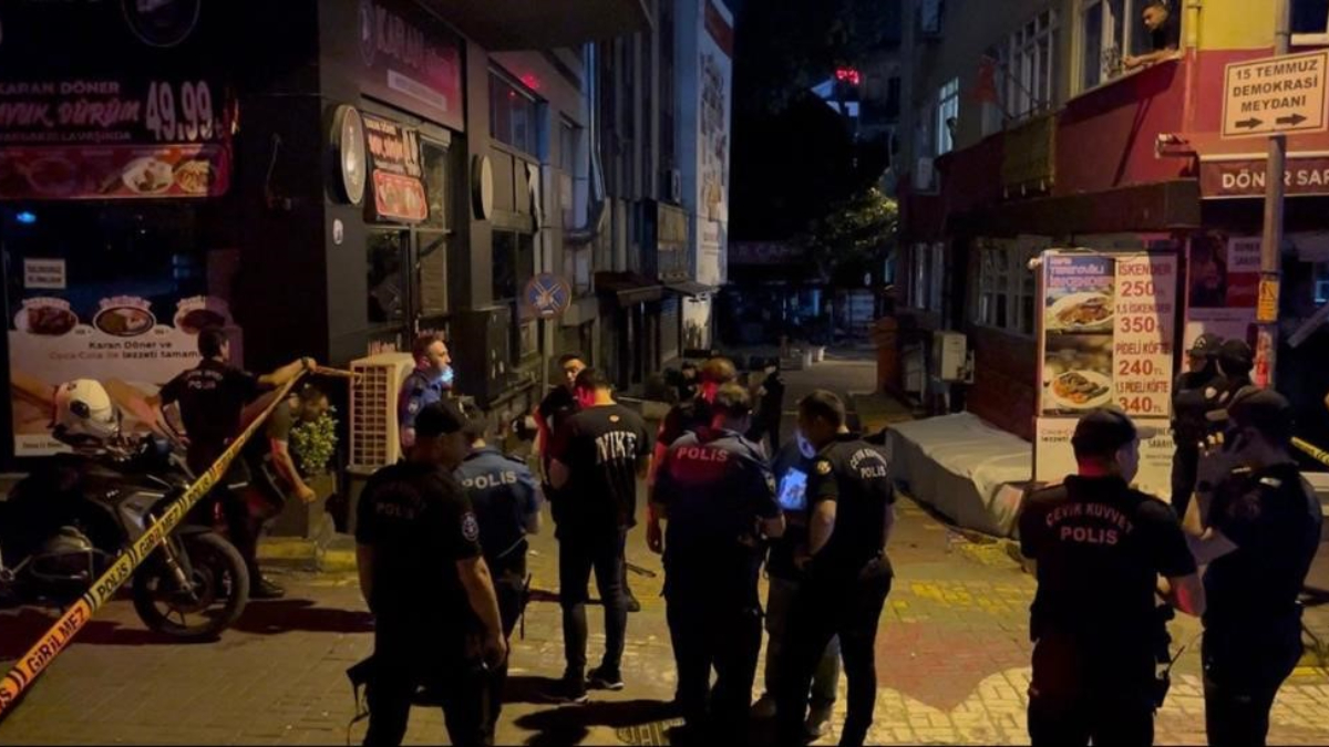Kent merkezinde, alkol aldıktan sonra etrafa rahatsızlık veren iki kişi,