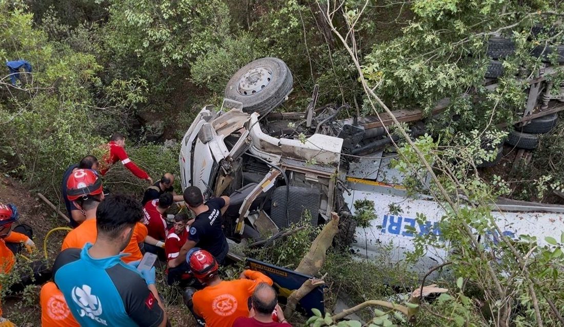 Bursa’nın Gürsu ve Kestel ilçesinde çıkan orman yangınına müdahale etmek