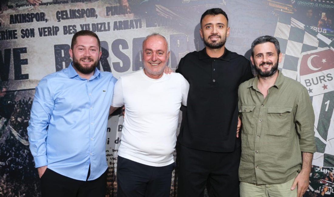 Bursaspor Kulübü, şampiyon takımda yer alan tecrübeli stoper Mehmet Yiğit'e