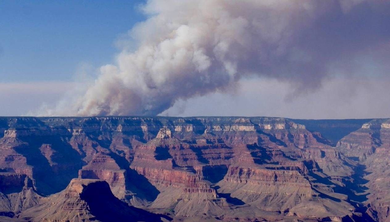 ABD'nin Arizona eyaletinin kuzeyinde bulunan Büyük Kanyon'da yıldırım düşmesi sonucu