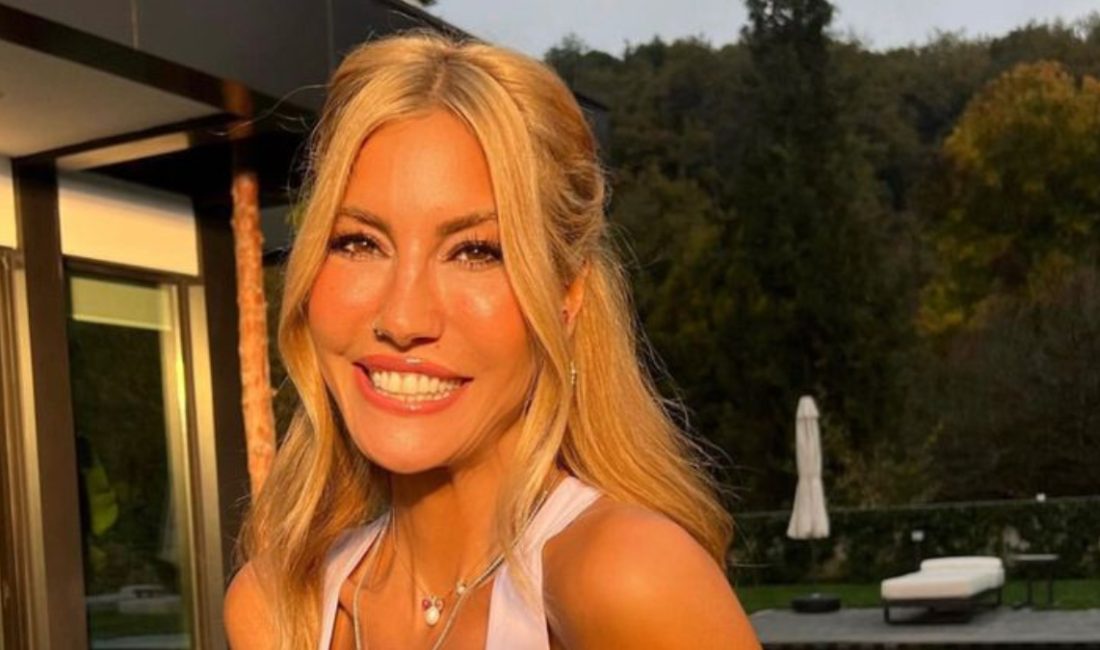Model ve sunucu Çağla Şikel toplumsal medya üzerinden yaptığı paylaşımda