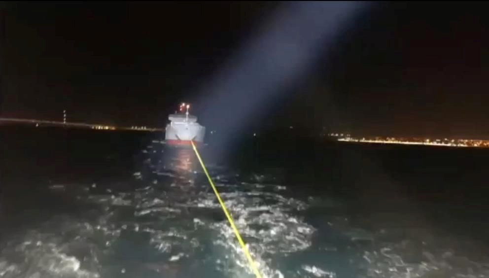 Çanakkale Boğazı'nda seyir halindeki kargo gemisinde makine arızası yaşandı.