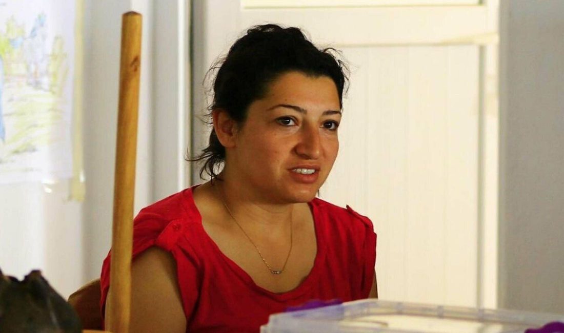 Oturduğu apartmanın 5'inci katındaki dairenin balkonundan düşüp hayatını kaybeden Tuğba
