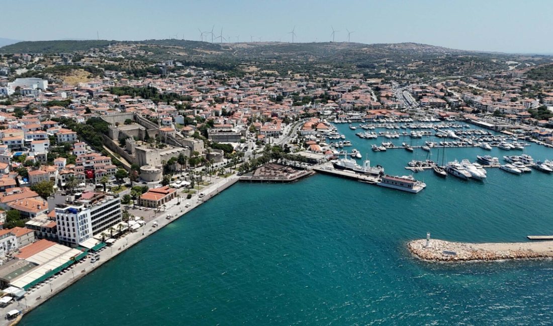 Türkiye'nin turistik ilçesi Çeşme'de, her gün saat 23.00 ile 06.00