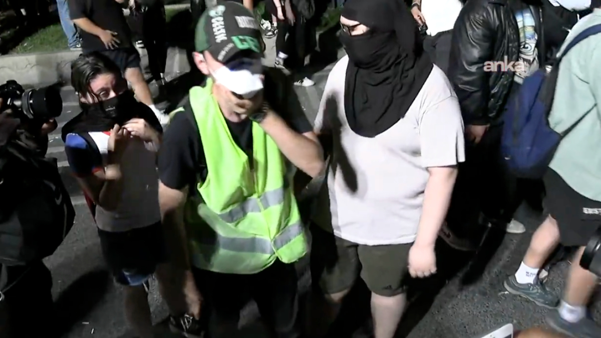 CHP'nin Saraçhane'deki olaylı mitinginde polise saldıran göstericilerden birinin 'Şeriat isteyenler