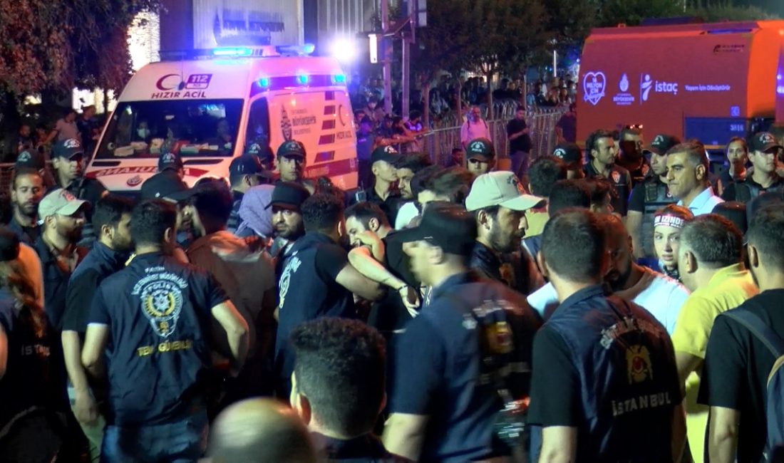 İBB'ye yönelik yolsuzluk ve terör soruşturmalarının akabinde CHP'nin Saraçhane'de düzenlediği