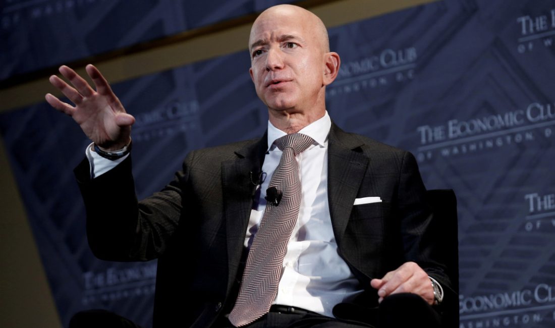 Amazon'un kurucusu ve yönetim kurulu lideri Jeff Bezos, Salı günü