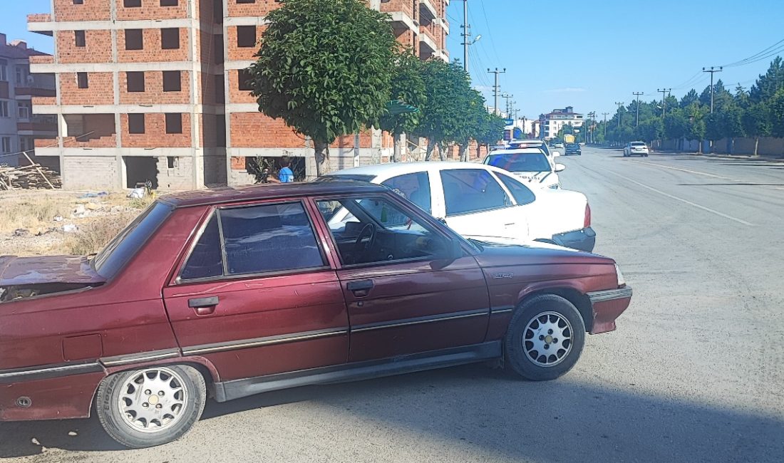 Alaca ilçesinde üç arabanın çarpışması sonucunda meydana gelen kazada 3
