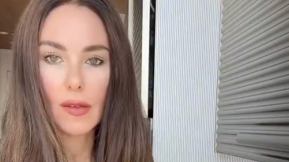 Kahvaltı menüsünü ve beslenme alışkanlıklarını paylaşan Defne Samyeli, "Protein yüklü