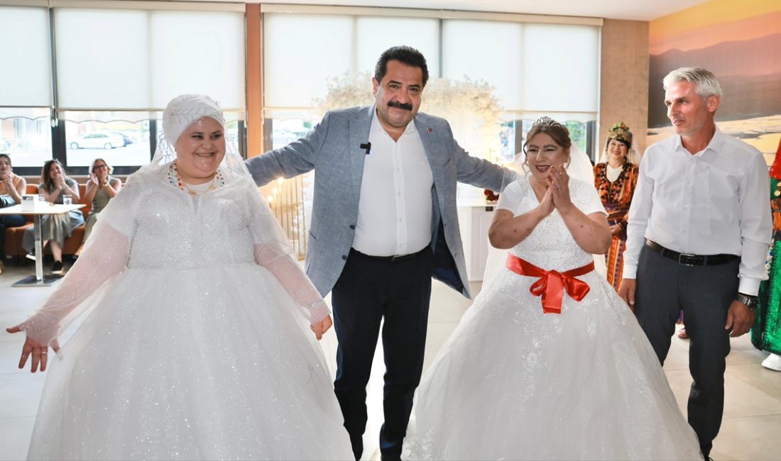Pamukkale ilçesinde yaşayan down sendromlu Gülizar Kızılhan ve Selma Erfidan'ın
