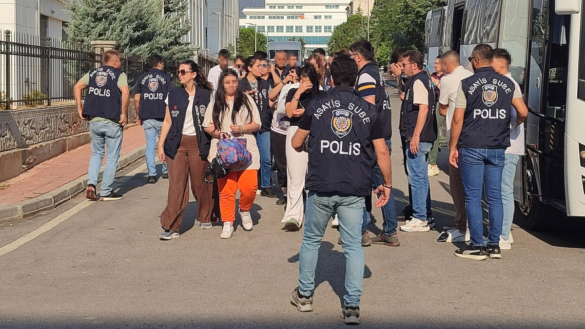 İnternet sitelerine düzmece eskort ilanı vererek yaklaşık 12 milyon liralık