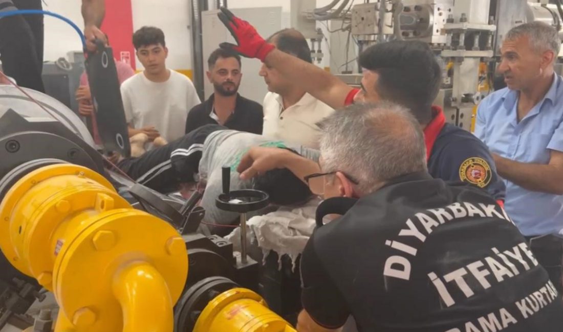 Diyarbakır'da  levha kesme makinesine elini kaptırarak yaralanan emekçi, itfaiye