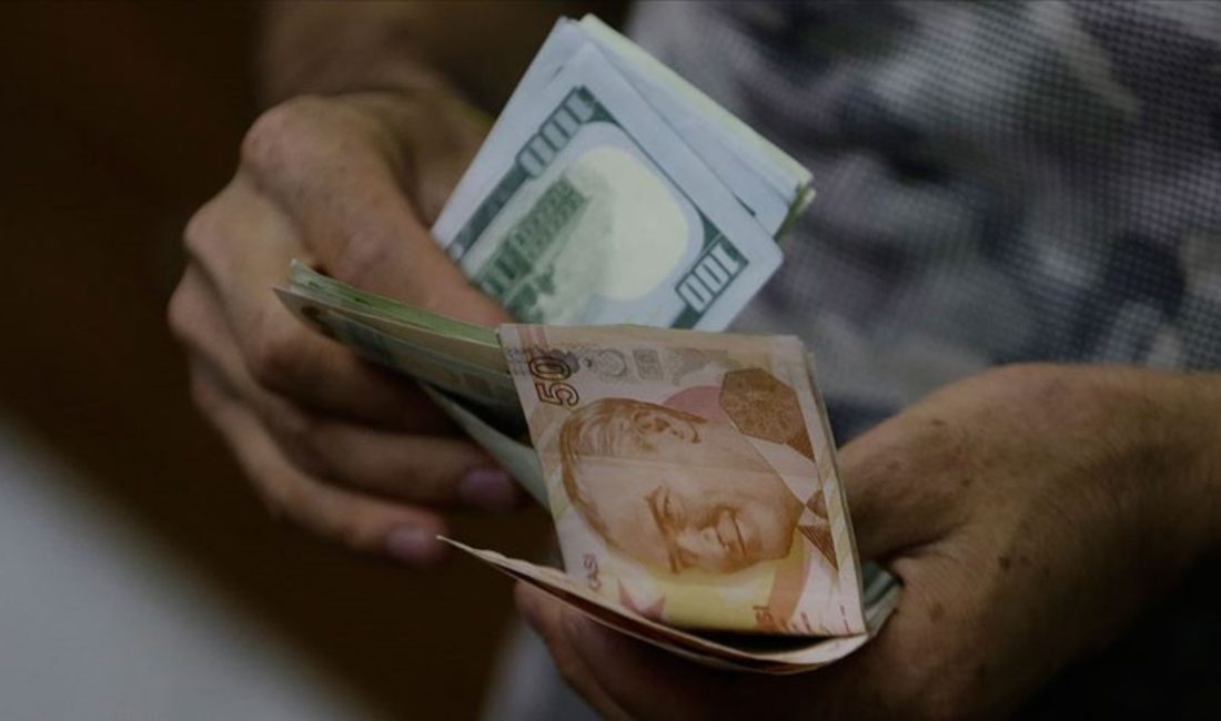 Dolar/TL kuru, global piyasalardaki gelişmeler ve iç siyasetteki hareketlilikle 39,98