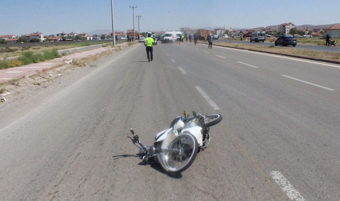 Aksaray'da dur ihtarına uymayan motosiklet şoförü, polis memuruna çarptı. Olayda