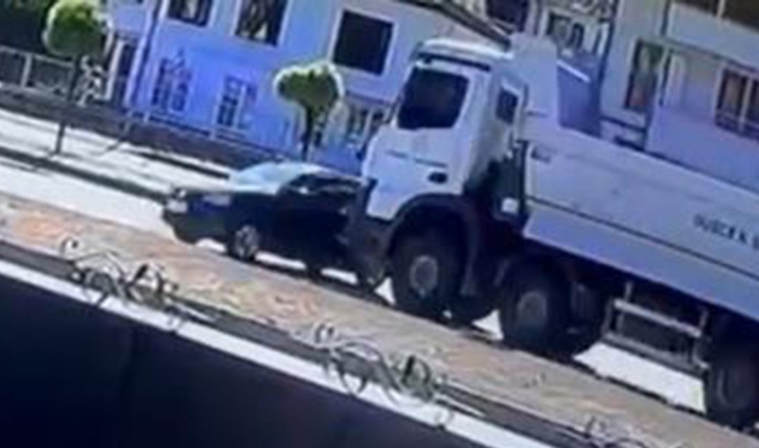 Düzce'de hafriyat kamyonuyla arabanın çarpıştığı kazada 8 yaşındaki çocuk hayatını