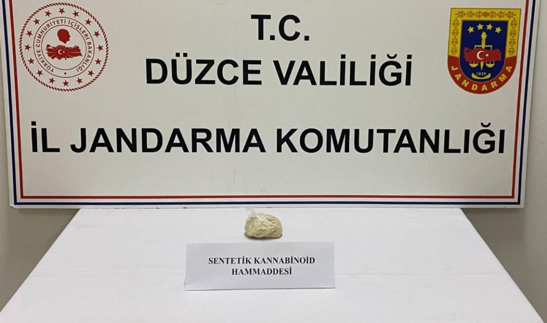 Kaynaşlı ilçesinde, Jandarma takımları tarafından uyuşturucu husus arama köpeği ile