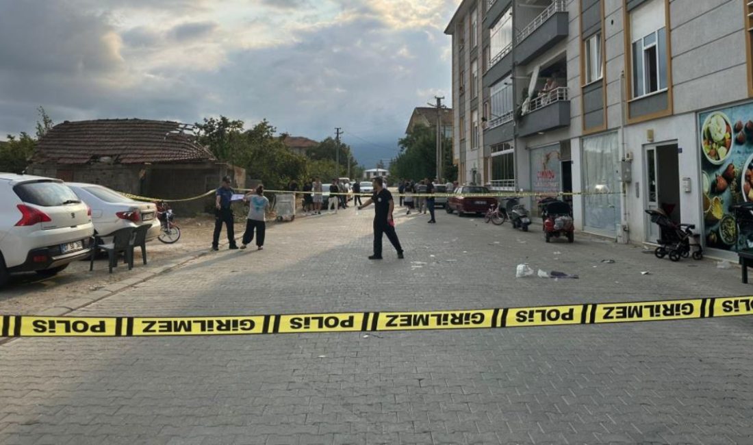 Düzce'de sıhhat merkezi önünde silahlı hücuma uğrayan şahıs hayatını kaybetti.