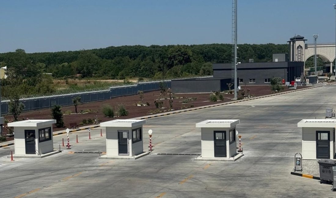 Edirne'nin İpsala ilçesindeki gümrük kapısında, süreçlerin hızlandırılması için yeni pasaport