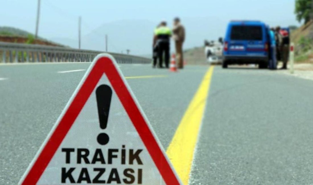 Edirne'nin Keşan ilçesinde, arabayla traktörün çarpışması sonucu 3 kişi hayatını