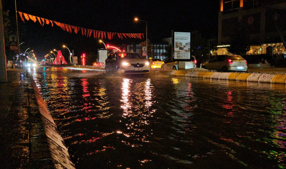 Kent merkezinde, içme suyu ana izale sınırında oluşan arıza, cadde