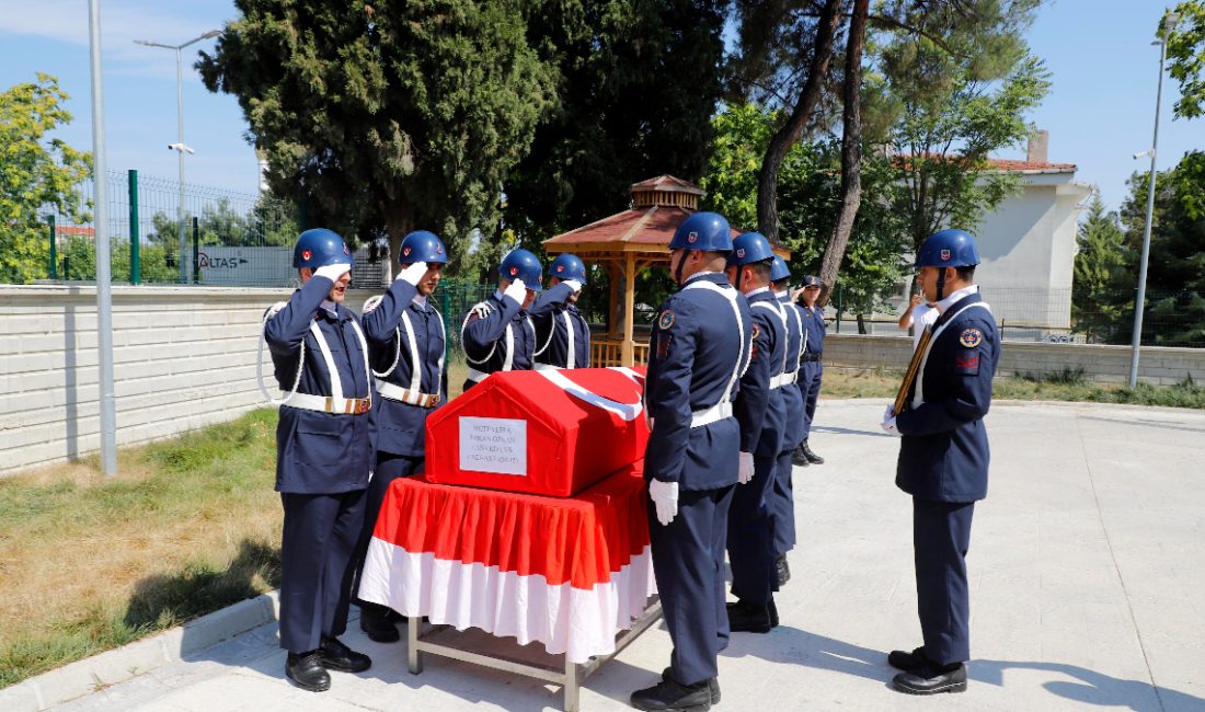 3 arabanın karıştığı kazada Keşan İlçe Jandarma Komutanlığı Trafik Tim