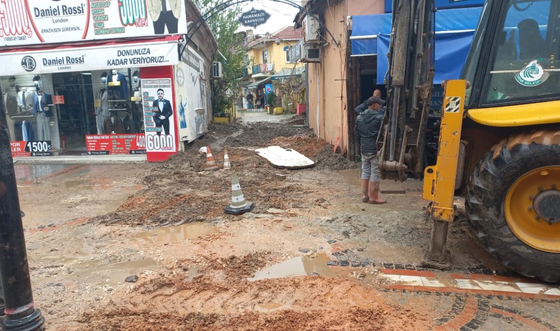 Kentin en işlek noktalarından biri olan Saraçlar Caddesi, altyapıdaki arıza