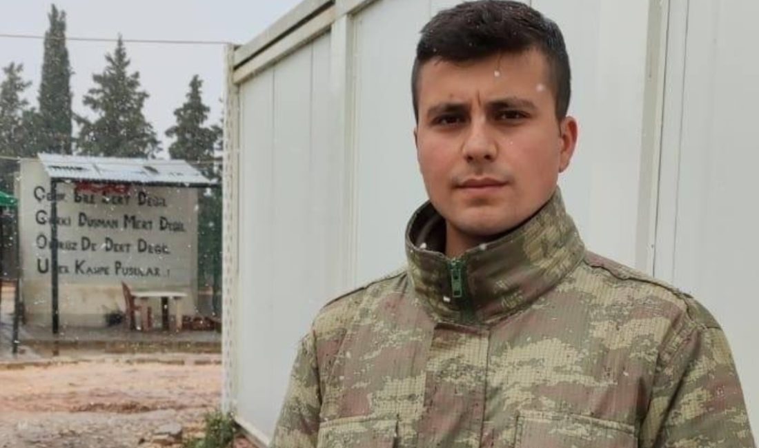 Topçu Uzman Çavuş Servet Ökkeş Çakır, askeri araç bakım sırasında