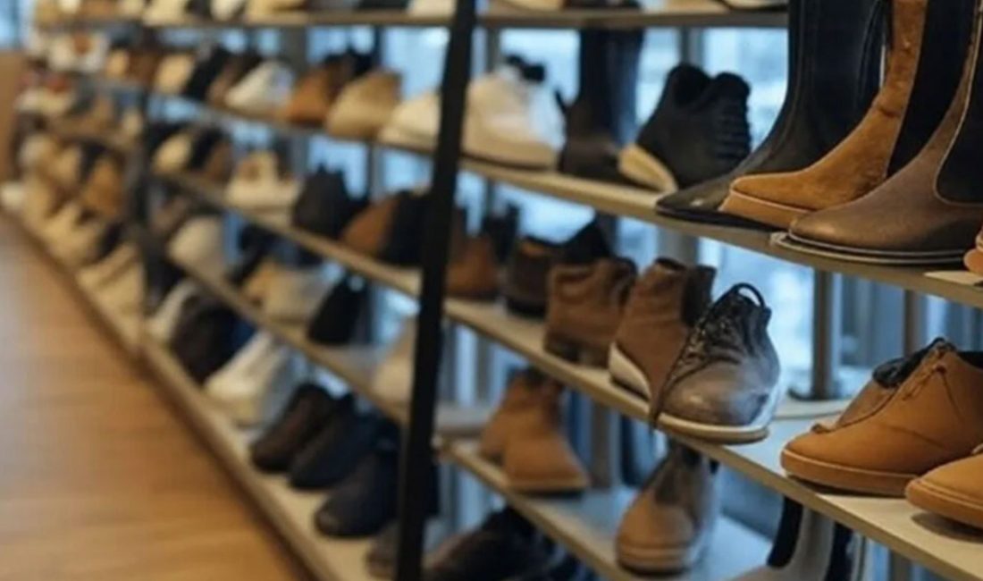 Ayakkabı üretim bölümünde el üretimi çizmeleriyle bir periyoda damga vuran