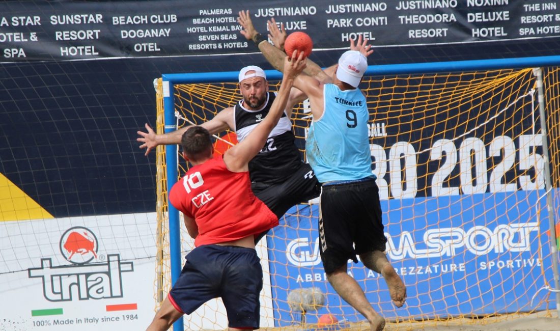 Antalya'da düzenlenen EHF Avrupa Plaj Hentbolu Şampiyonası'nda A Ulusal Erkek