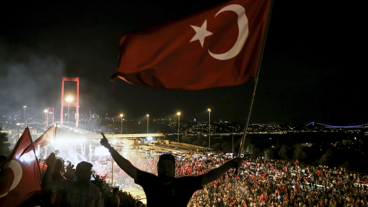 Kabinedeki iktisattan sorumlu bakanlar, "15 Temmuz Demokrasi ve Ulusal Birlik