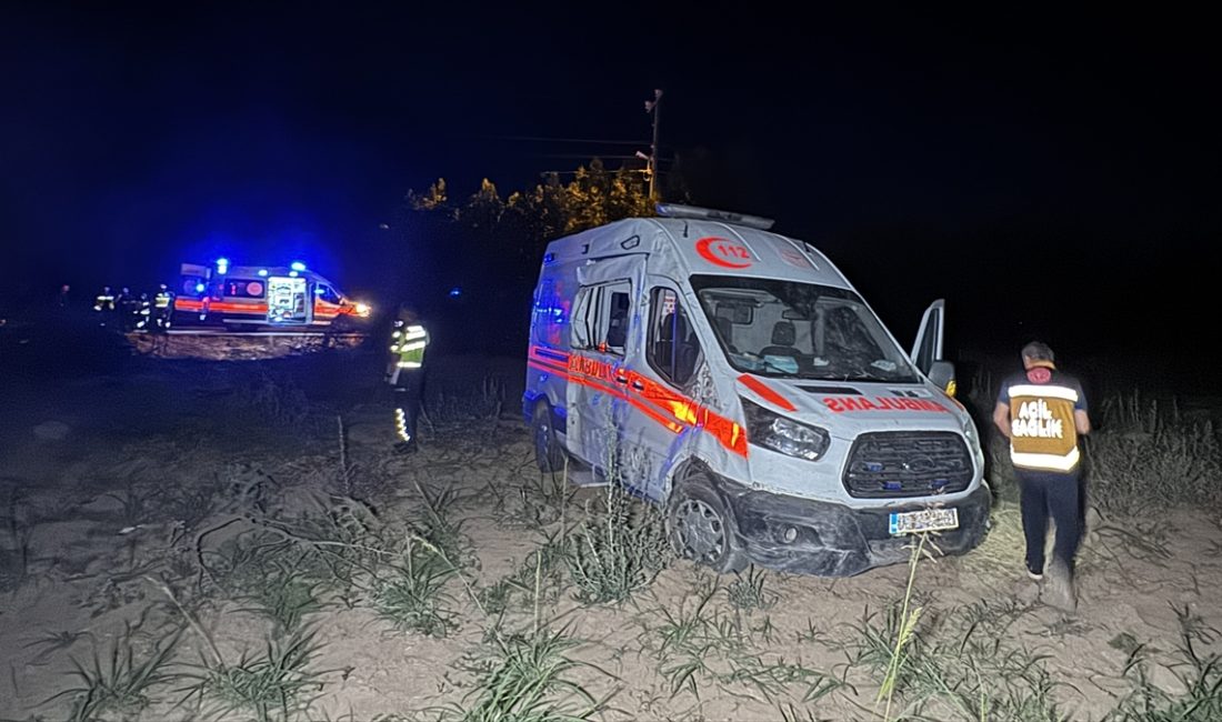 Elazığ'da şoförünün denetiminden çıkan ambulans şarampole uçtu. Kazada yaralanan 2