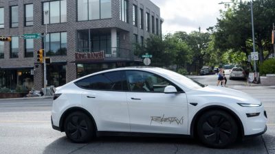 Tesla CEO'su Elon Musk, Teksas'ta testlerine yeni başlanan robotaksi hizmetinin,