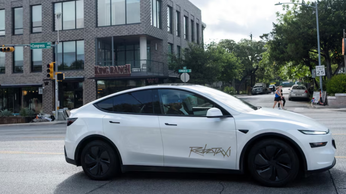 Tesla CEO'su Elon Musk, Teksas'ta testlerine yeni başlanan robotaksi hizmetinin,
