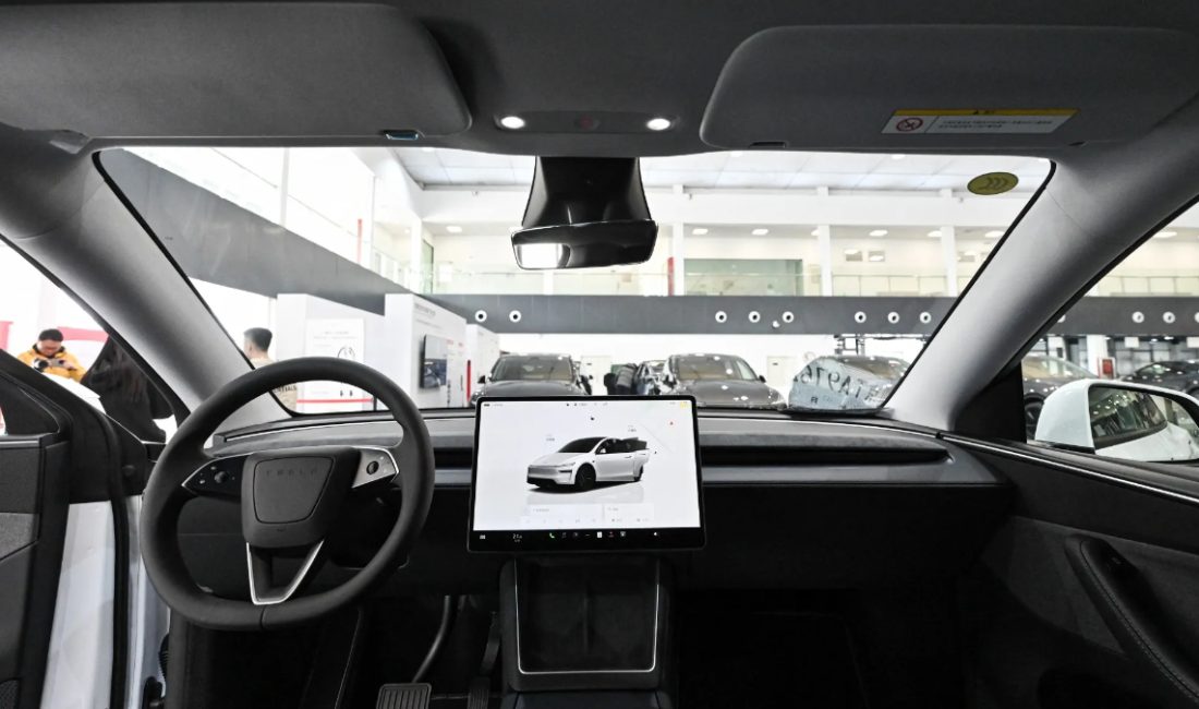 Tesla, son taşınabilir uygulama güncellemesiyle birlikte, Grok ismini verdiği yeni