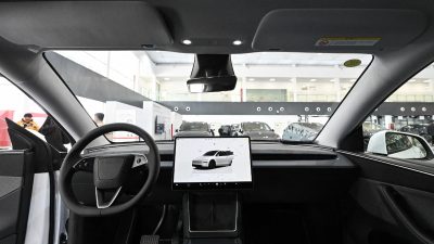 Tesla, son taşınabilir uygulama güncellemesiyle birlikte, Grok ismini verdiği yeni