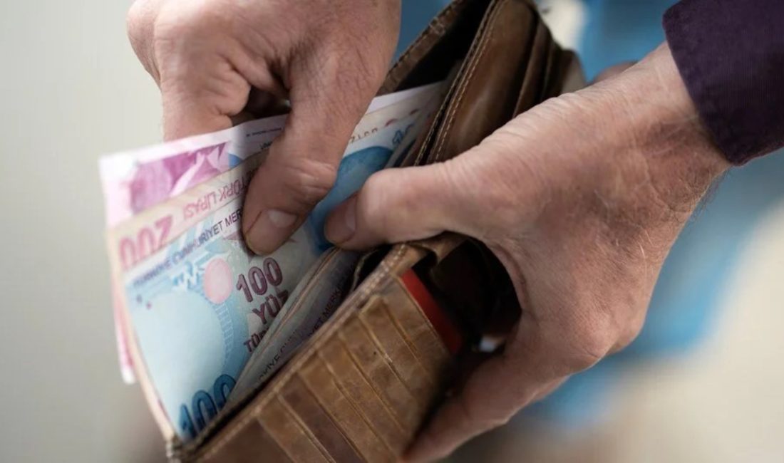 Temmuz ayı maaşlarını hesaplarına eksik gören emekliler, arama motoruna yöneldi.