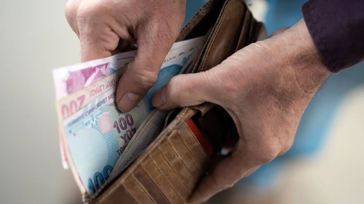 Temmuz ayı maaşlarını hesaplarına eksik gören emekliler, arama motoruna yöneldi.