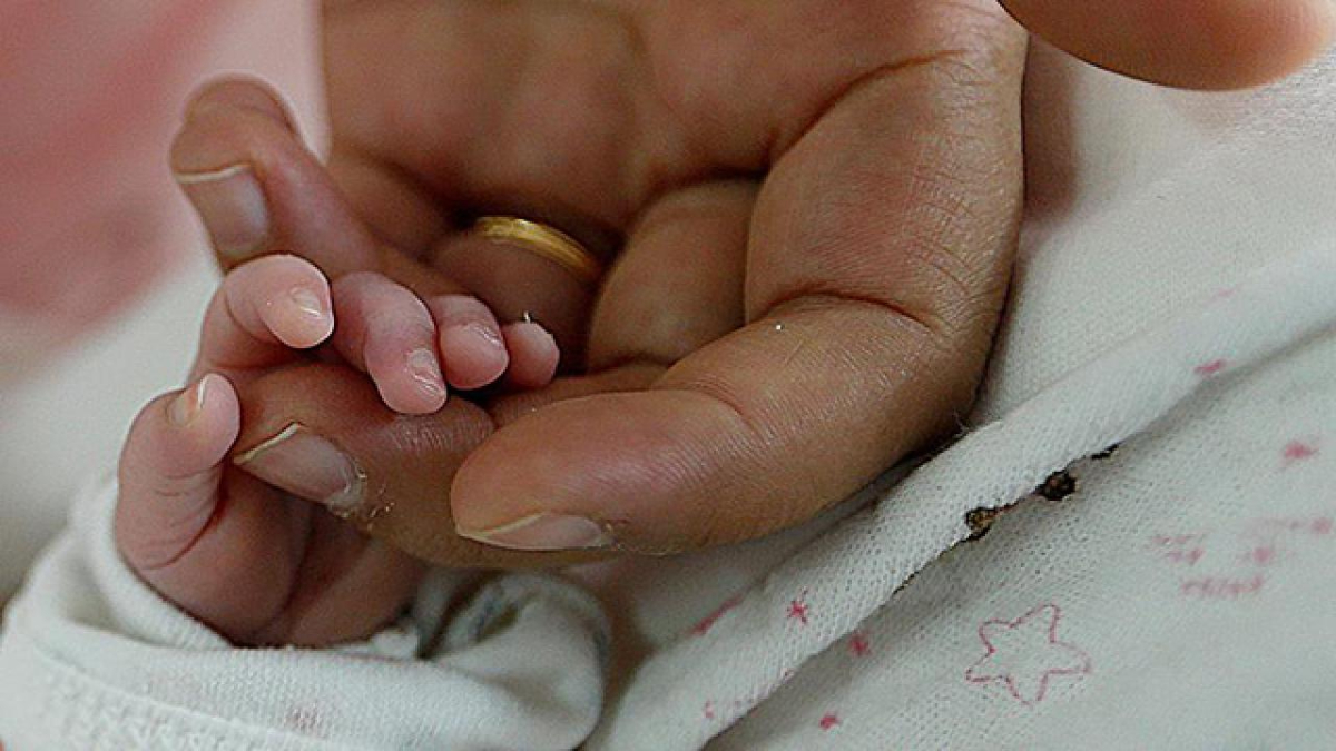 Endonezya polisi, birtakım bebeklerin daha anne karnındayken “rezerve edildiği” milletlerarası