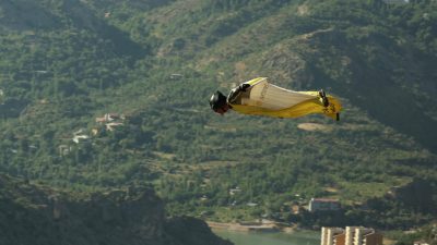 Kemaliye’deki Milletlerarası Kültür ve Tabiat Sporları Şenlikleri, wingsuit atleti Cengiz