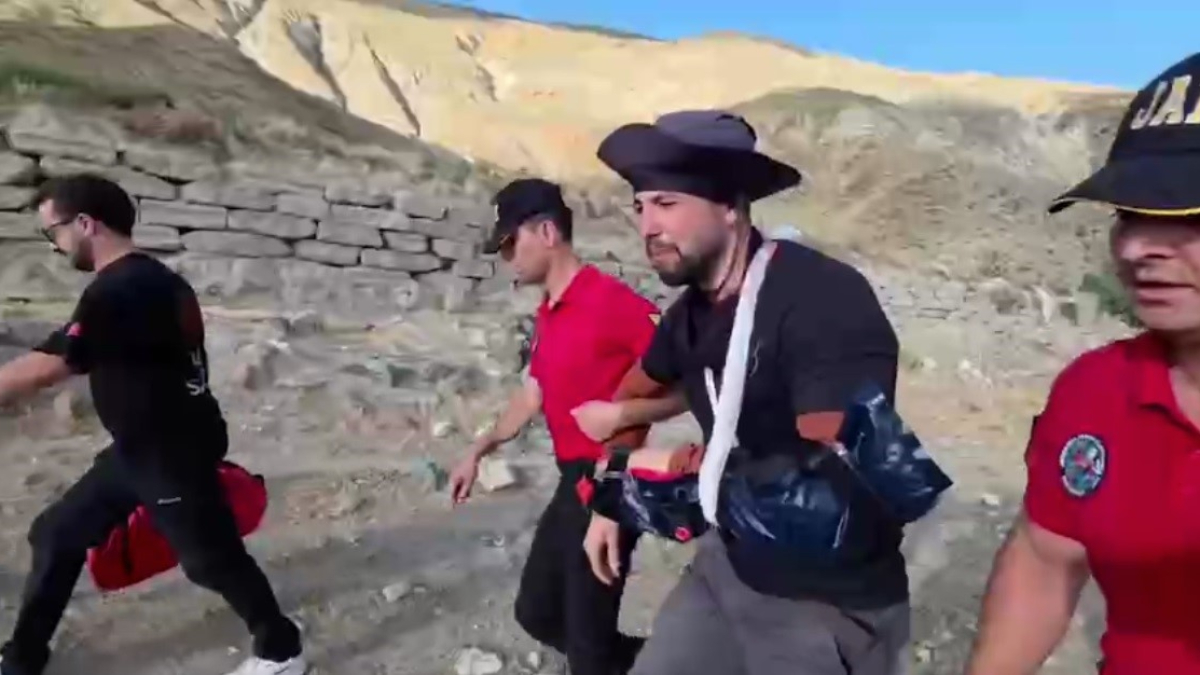 Kentte, havada olduğu sırada rüzgar nedeniyle denetimi kaybeden paraşütçü, yedek