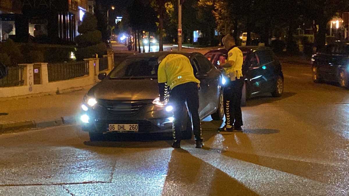Tepebaşı ilçesinde çevirmeye takılan bir alkollü araç şoförüne 11 bin