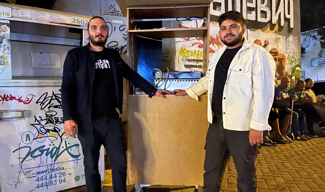 Eskişehir'de 24 yaşlarındaki iki genç arkadaş, harçlıklarını çıkarmak için tost
